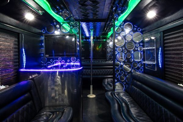 Party-Bus-Bathroom