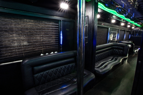 Party-Bus-Bathroom